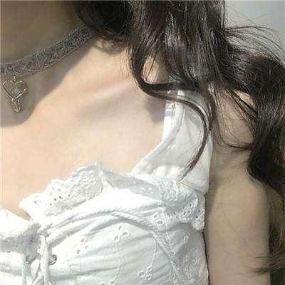 法国地方当局表示，3月24日在土伦法国海军基地附近发现一架未经授权的无人机。